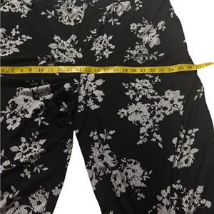 Susan Graver Black and White Floral Design